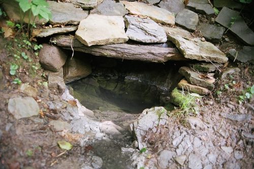 LEGENDARA APA A NEMURIRII